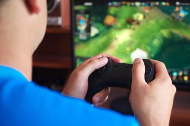 Quá chìm đắm trong thế giới ảo, nam sinh bỏ học, bỏ ăn